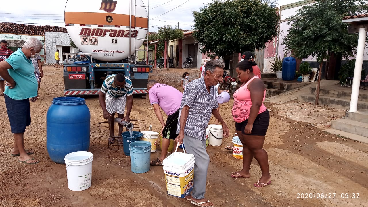 Famílias sendo beneficiadas com soluções Mais Água